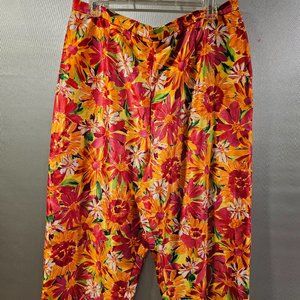 Plus-Size Floral Capris